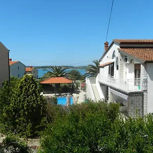 apartments-vila-palma.in-istria.net/